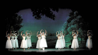 Giselle, un quadro del secondo atto - Foto di Kostantin Tatchkin