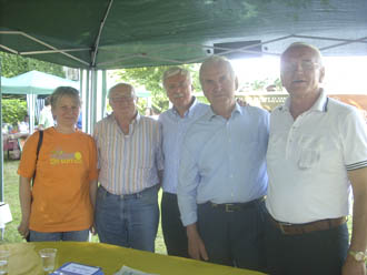 Il gazebo ANAP di Villaverla nel 2010, con il fiduciario comunale Armando Pegoraro, il consigliere Bellarmino Calgaro, il Sindaco di Villaverla e la Presidente del Centro Servizio Volontariato