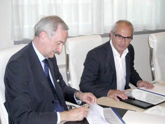 Il direttore generale di FriulAdria, Carlo Crosara, e il presidente di ArtigianFidi, Mariano Miola