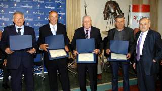 Il vicepresidente Lino Bon con i quattro Pensionati Artigiani Benemeriti premiati il 20 maggio