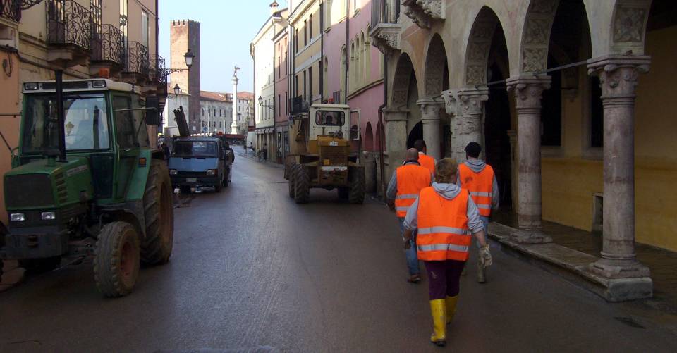 Un'immagine della situazione poco dopo l'alluvione del 2010 a Vicenza