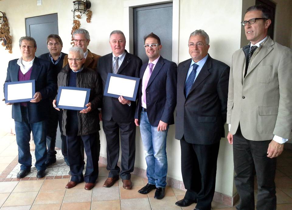 La premiazione: l’azienda più vecchia, Campagnaro F.lli, e le due aziende con 30 anni di fedeltà a Confartigianato, Dal Cero Gianni e Torneria SCM di Zerbato Ezio La premiazione: l’azienda più vecchia, Campagnaro F.lli, e le due aziende con 30 anni di fedeltà a Confartigianato, Dal Cero Gianni e Torneria SCM di Zerbato Ezio
