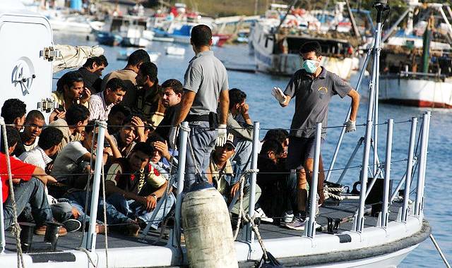 Lampedusa, profughi appena sbarcati - Foto Sara Prestianni