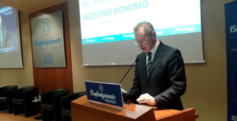 Il presidente Agostino Bonomo all'Assemblea dei Soci 2014 di Confartigianato Vicenza