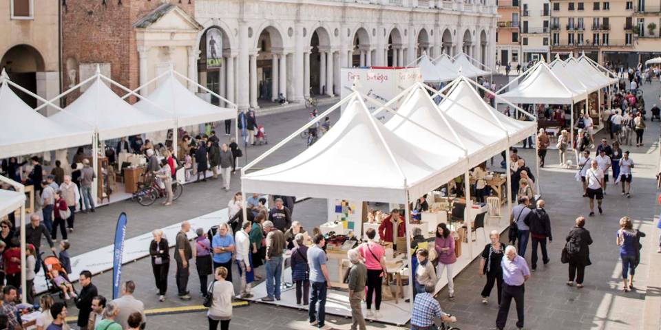 Un'immagine di Fora Botega dello scorso anno Un'immagine di Fora Botega dello scorso anno