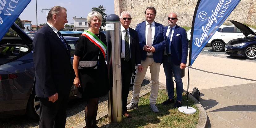 Antonio Marcon (Anap Marostica), Marica Dalla Valle (sindaco Marostica), Franco Valter Marcon (presidente Mandamento Confartigianato Marostica), Simone Mattesco (vicesindaco e assessore Attività Economiche), Gianluca Cavion (vicepresidente Confartigianato provinciale)