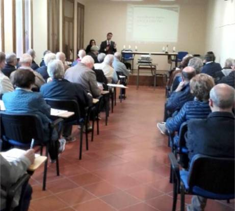 Sala affollata durante l'incontro