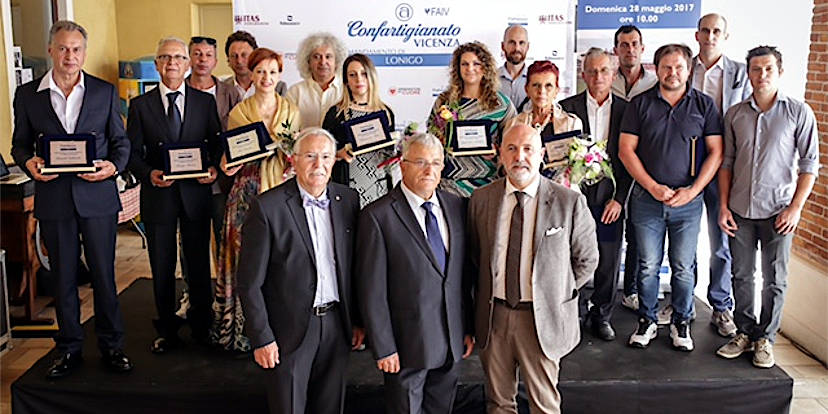 Il gruppo dei premiati: in primo piano Gianpietro Sbalchiero, Luigino Bari e Gianluca Cavion Il gruppo dei premiati: in primo piano Gianpietro Sbalchiero, Luigino Bari e Gianluca Cavion