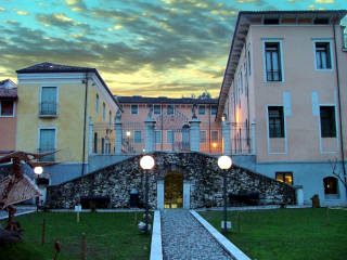 Valdagno, Palazzo Festari