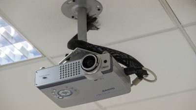 Sala del Talento proiettore - Centro Congressi Confartigianato Imprese Vicenza