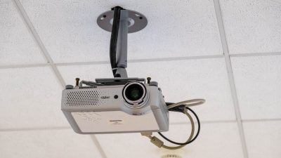 Sala della creatività proiettore - Centro Congressi Confartigianato Imprese Vicenza