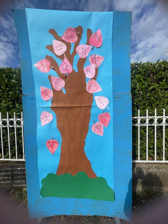 Albero dei messaggi realizzato dai bambini per l'iniziativa